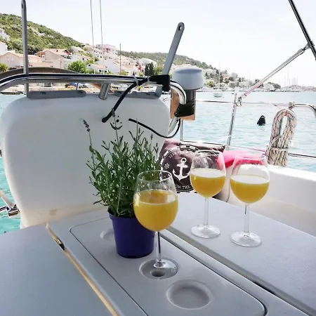 Anemos Yacht 3*