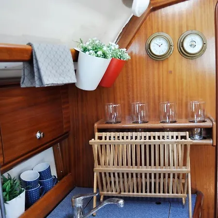 Anemos Yacht 3* Tisno