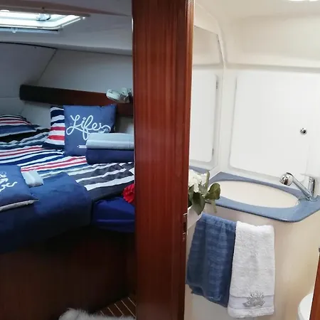 Hotel na wodzie Anemos Yacht Tisno